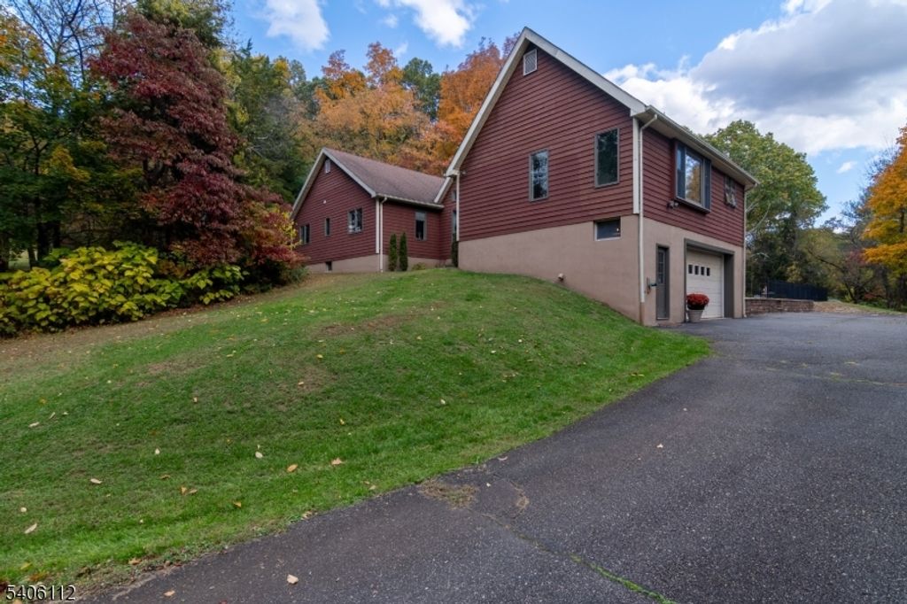 9 Wayside Ln, Clinton Twp., NJ 08833