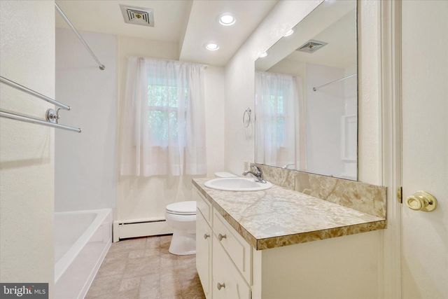 823 GLENDALE RD, York, PA 17403
