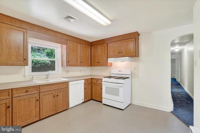 823 GLENDALE RD, York, PA 17403