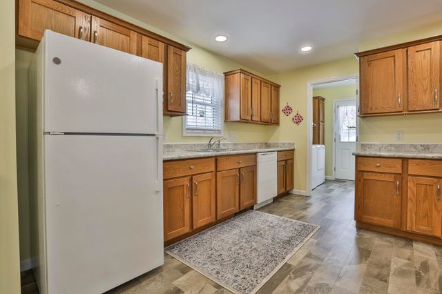 21 Fairfield Drive, Concord, NH 03301