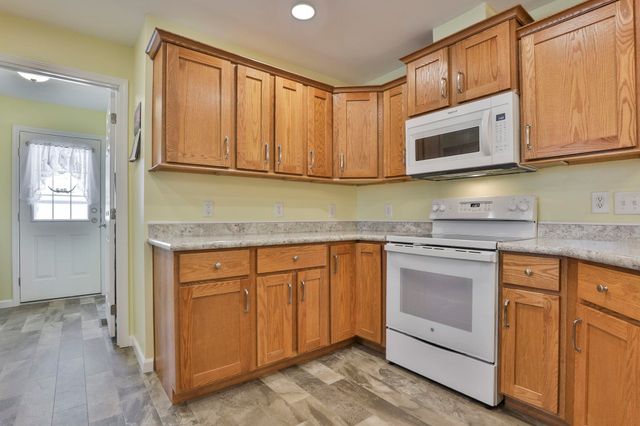 21 Fairfield Drive, Concord, NH 03301