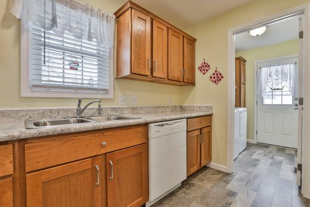 21 Fairfield Drive, Concord, NH 03301