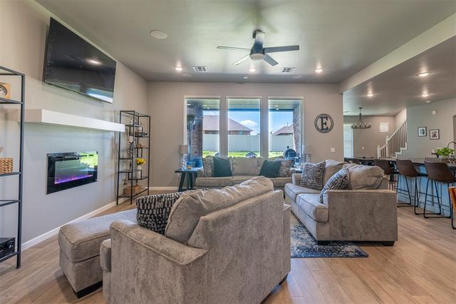 2704 Woodlawn Court, Shawnee, OK 74804