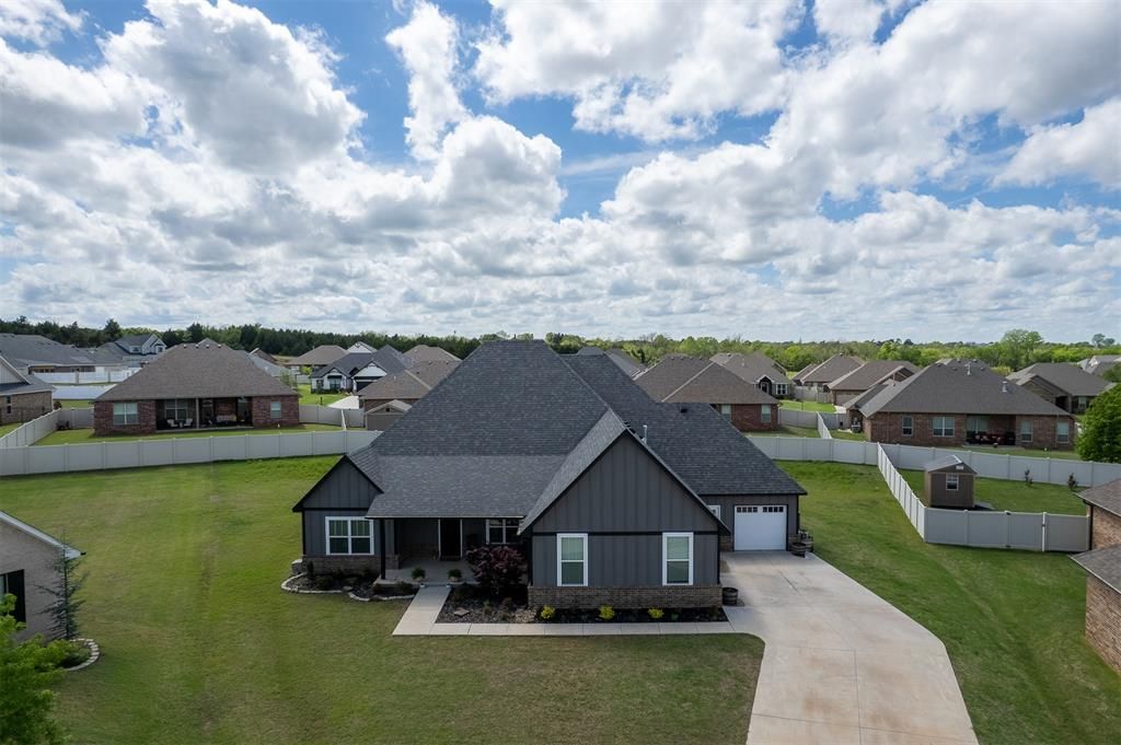 Image 1 of property listing at 2704 Woodlawn Court, Shawnee, OK 74804