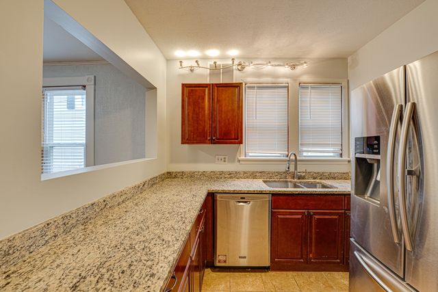 714 Sexton Street 1, Aurora, IL 60505