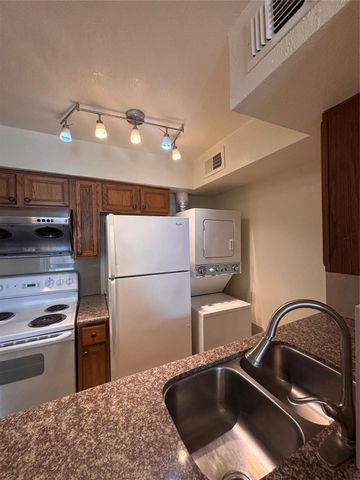 2110 Wilcrest Drive 123, Houston, TX 77042