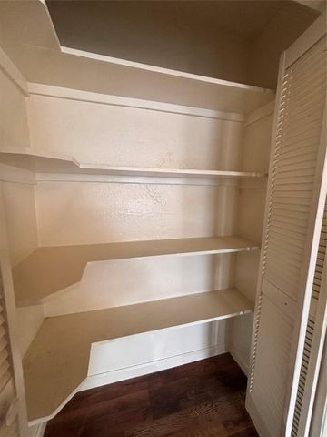 2110 Wilcrest Drive 123, Houston, TX 77042