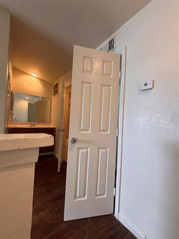 2110 Wilcrest Drive 123, Houston, TX 77042