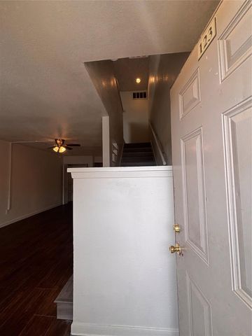 2110 Wilcrest Drive 123, Houston, TX 77042