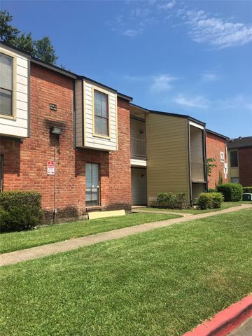 13480 S Thorntree Drive 303, Houston, TX 77015