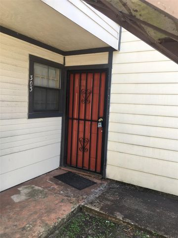 13480 S Thorntree Drive 303, Houston, TX 77015