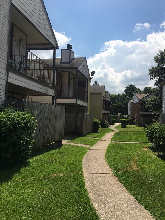 13480 S Thorntree Drive 303, Houston, TX 77015