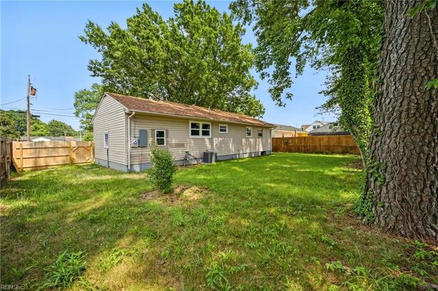 749 Holladay LN, Virginia Beach, VA 23455