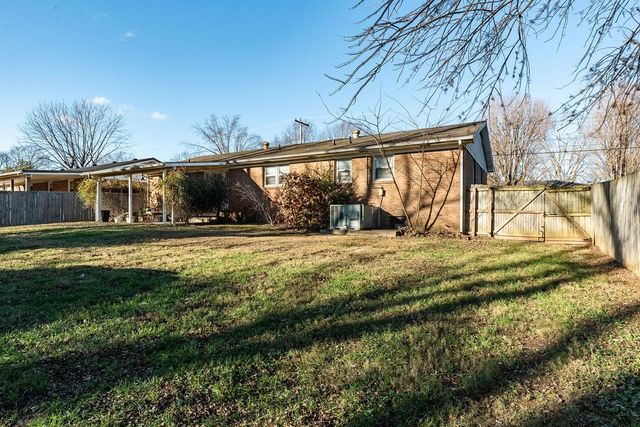 411 Hershey Dr, Hopkinsville, KY 42240