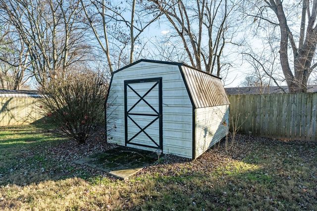 411 Hershey Dr, Hopkinsville, KY 42240