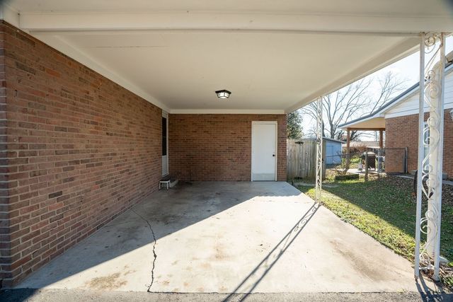 411 Hershey Dr, Hopkinsville, KY 42240