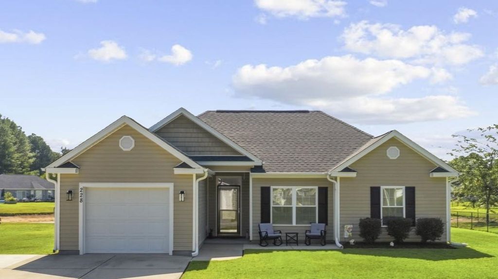 228 MacArthur Dr., Conway, SC 29527