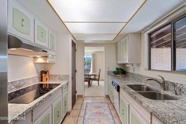 8900 E Tano Place, Tucson, AZ 85749