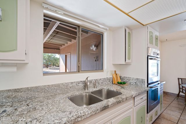 8900 E Tano Place, Tucson, AZ 85749