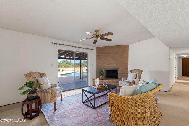 8900 E Tano Place, Tucson, AZ 85749
