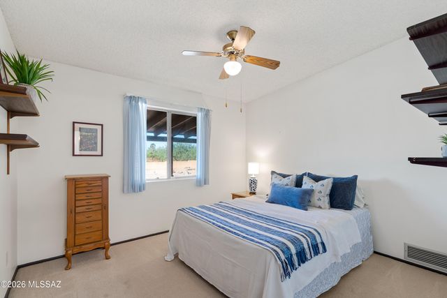 8900 E Tano Place, Tucson, AZ 85749