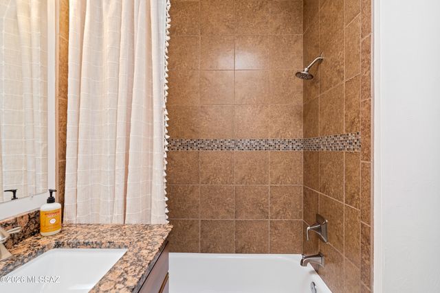8900 E Tano Place, Tucson, AZ 85749