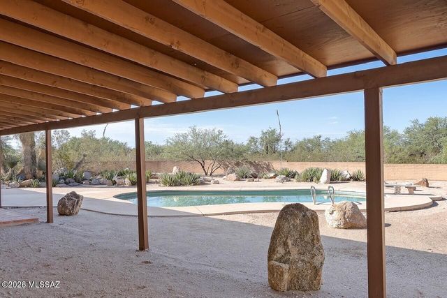 8900 E Tano Place, Tucson, AZ 85749