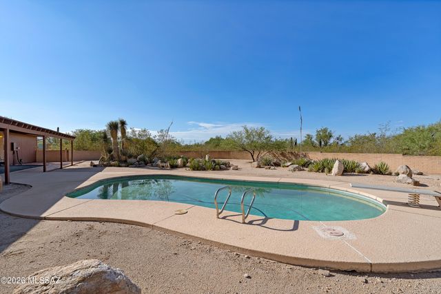 8900 E Tano Place, Tucson, AZ 85749