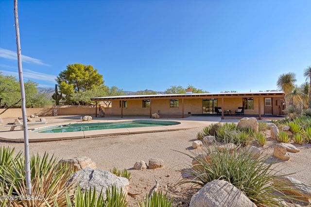 8900 E Tano Place, Tucson, AZ 85749