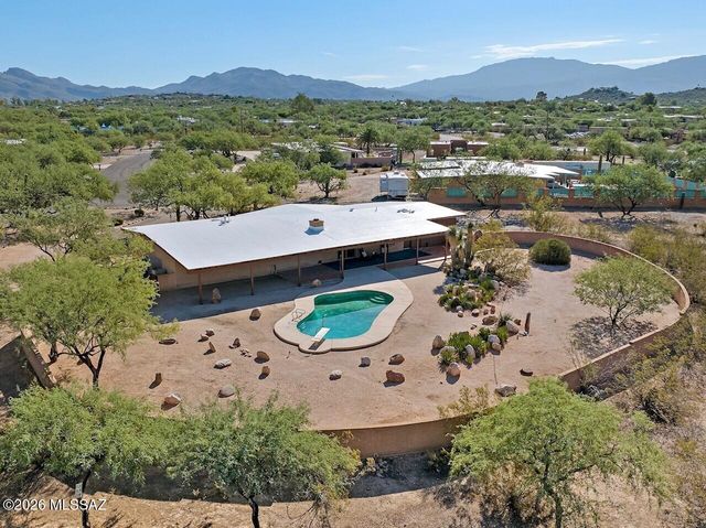 8900 E Tano Place, Tucson, AZ 85749