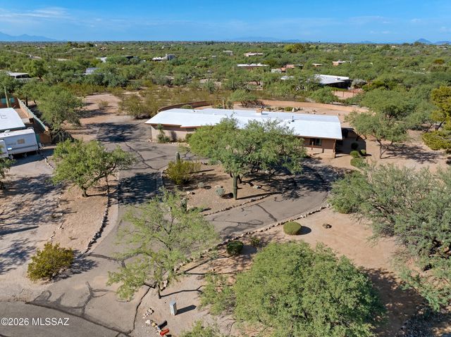 8900 E Tano Place, Tucson, AZ 85749