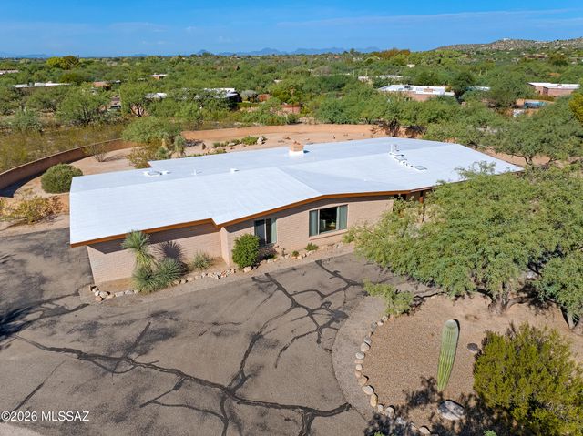 8900 E Tano Place, Tucson, AZ 85749