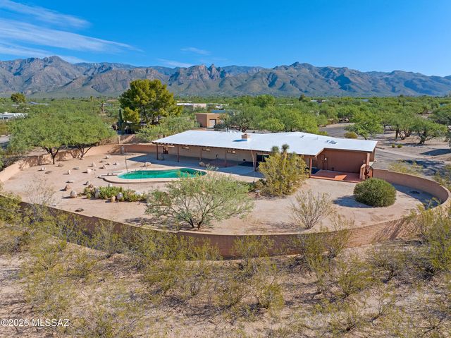 8900 E Tano Place, Tucson, AZ 85749