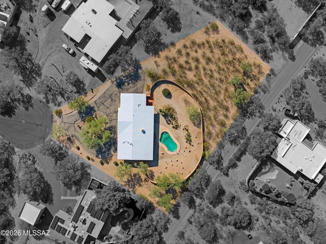 8900 E Tano Place, Tucson, AZ 85749