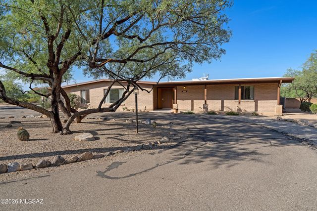 8900 E Tano Place, Tucson, AZ 85749