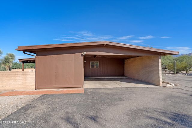 8900 E Tano Place, Tucson, AZ 85749