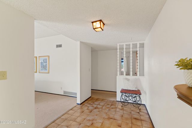 8900 E Tano Place, Tucson, AZ 85749