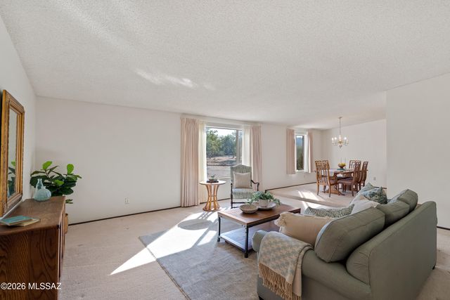8900 E Tano Place, Tucson, AZ 85749