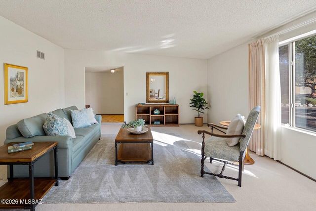 8900 E Tano Place, Tucson, AZ 85749