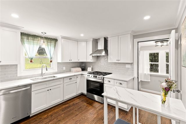 77 Rockwood Avenue, Cranston, RI 02920