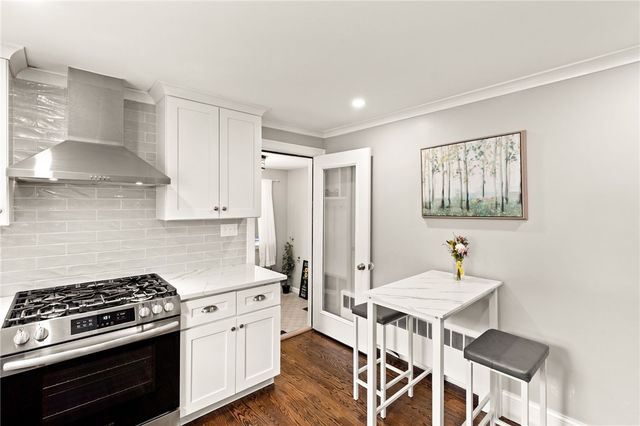 77 Rockwood Avenue, Cranston, RI 02920