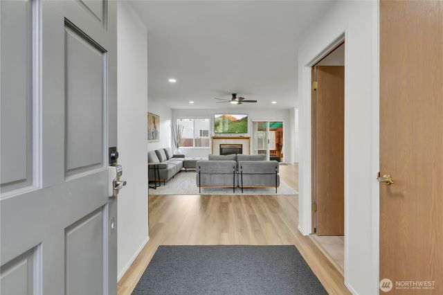 28012 236th Avenue SE, Maple Valley, WA 98038