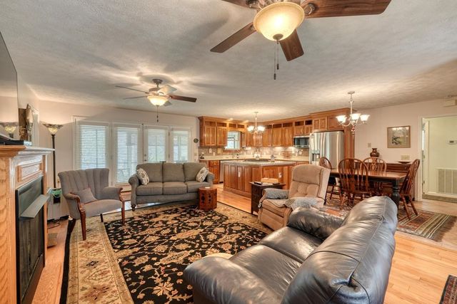 27 E Dogwood Lane, Blue Ridge, GA 30513