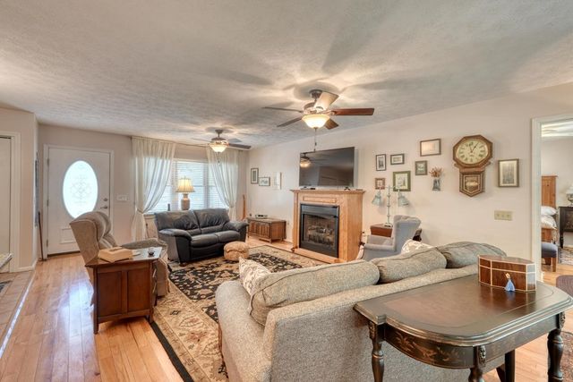 27 E Dogwood Lane, Blue Ridge, GA 30513