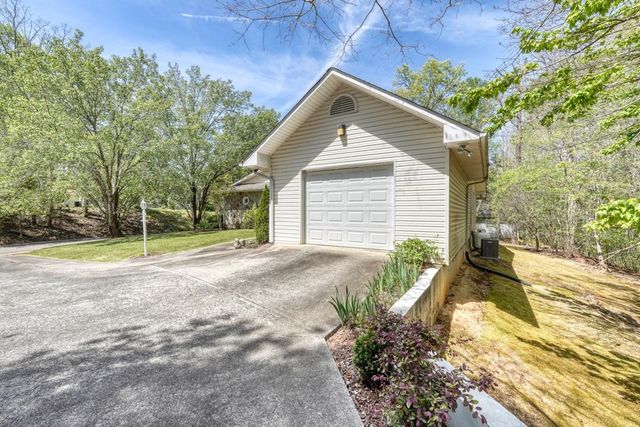 27 E Dogwood Lane, Blue Ridge, GA 30513