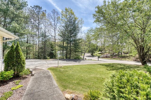 27 E Dogwood Lane, Blue Ridge, GA 30513