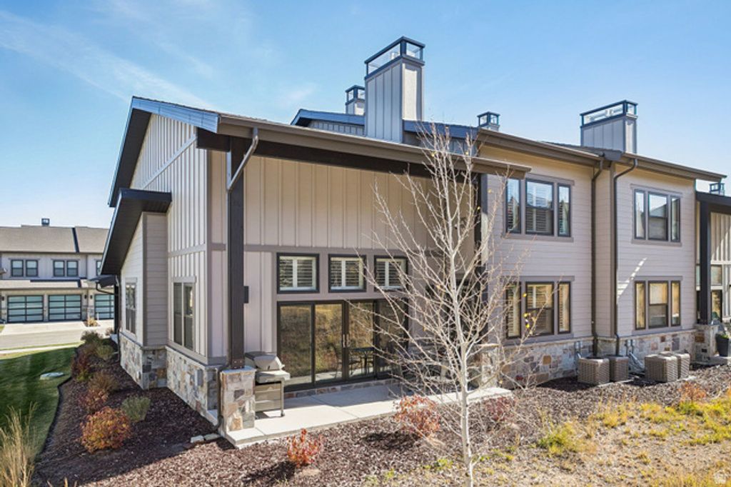 Image 4 of property listing at 10005 N MEER CIR, Heber City, UT 84032