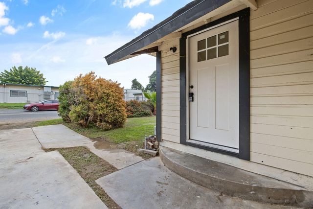 33239 Road 160, Ivanhoe, CA 93235