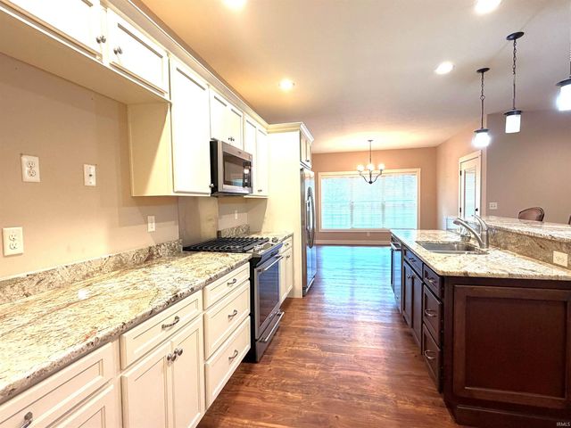 2121 Woodland Estates Drive, Elkhart, IN 46514