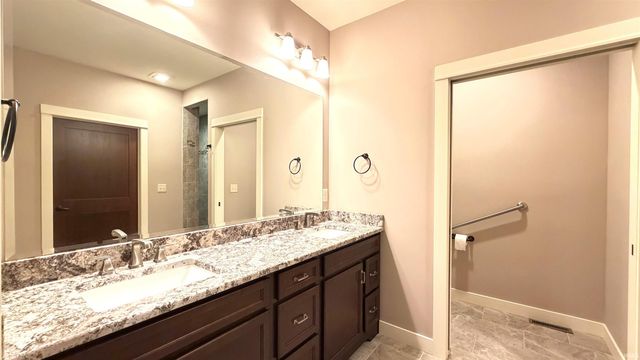 2121 Woodland Estates Drive, Elkhart, IN 46514
